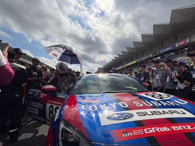 レーシング活動やディーラーメカニックの作業を見学