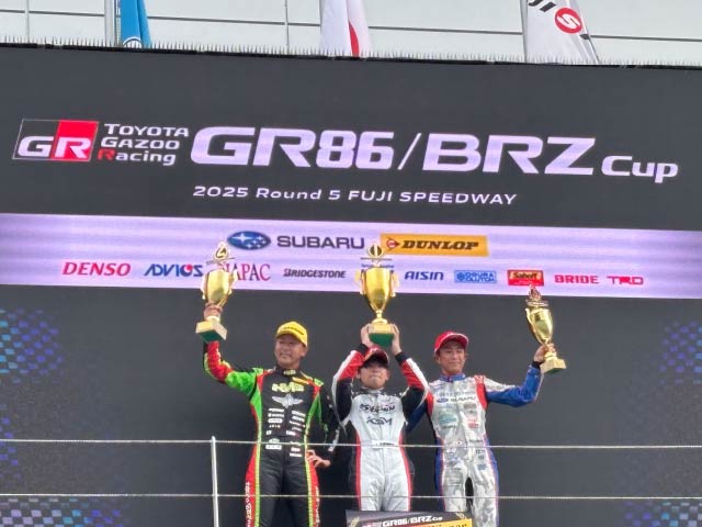 レーシングドライバー3人 井口選手 久保選手 奥本選手