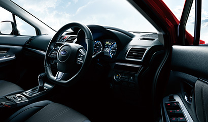 運転席に座ってチェック!