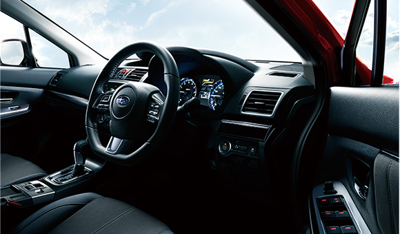 運転席に座ってチェック!